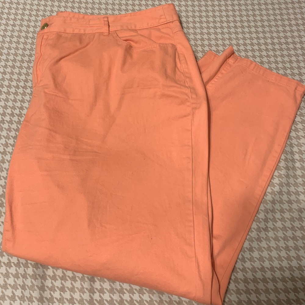 Cato Woman peach slim cropped pants. Ankle length. Size 22W.